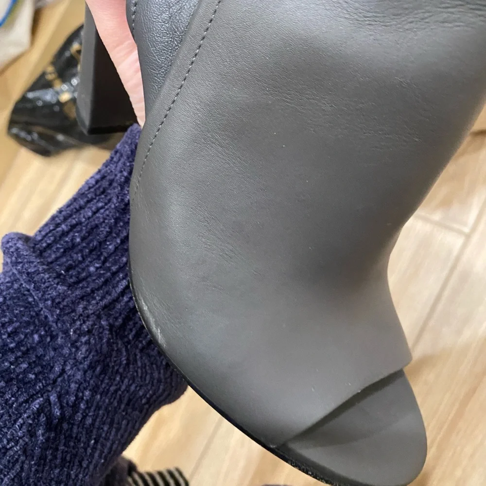 V I N C E / BRIGHAM peep toe booties in graphite ankle boots Like new - Picture 8 of 8